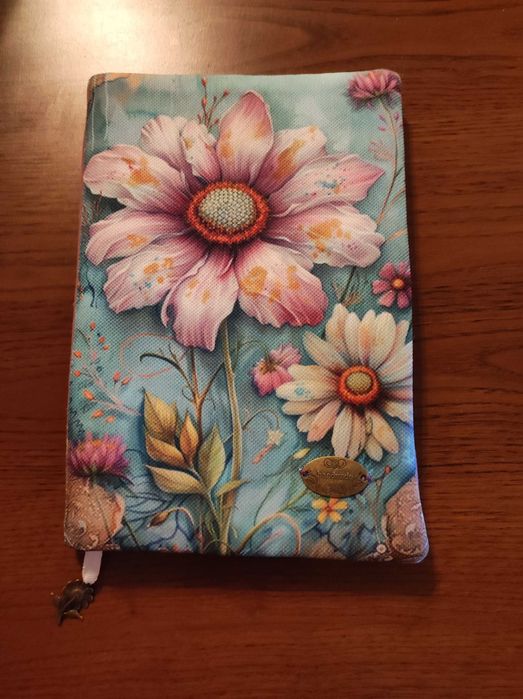 Калъф за книга – идеален подарък за любител на четенето