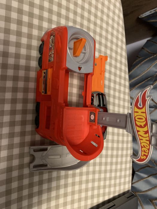 Писта Hot wheels с кола