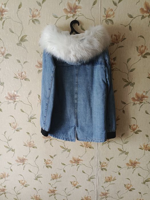 Продаю парку одевалась пару раз.