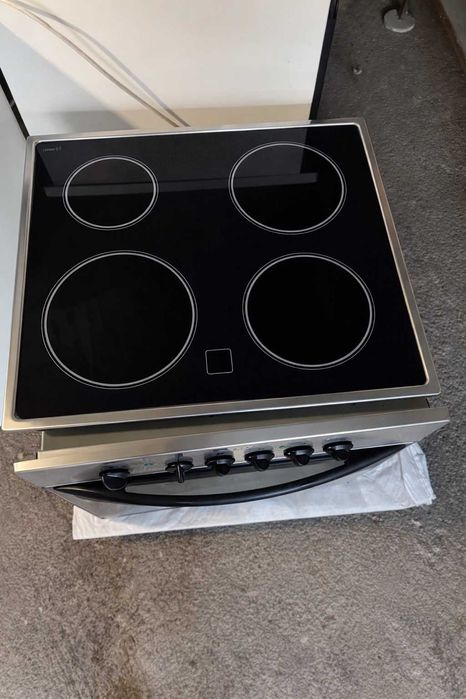 Фурна с плот Indesit