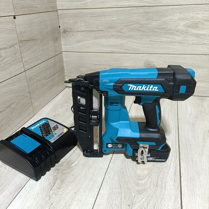 Pistol de cuie pentru lemn 19-64mm Makita DBN601 fabricatie 2025