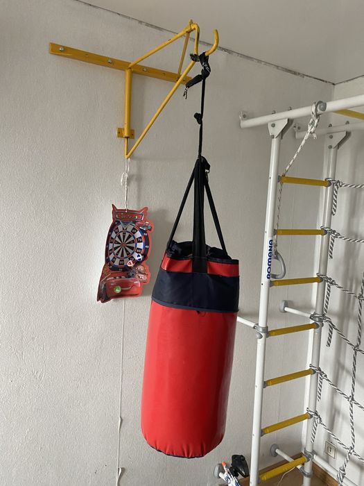 Боксерская груша с кранштейном