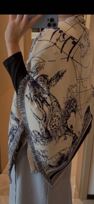 Fular Christian Dior, model 2026