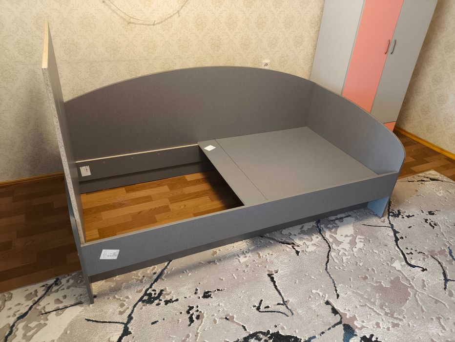 Кровать детская, с учётом матраса.