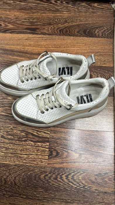 Продам кроссы осень