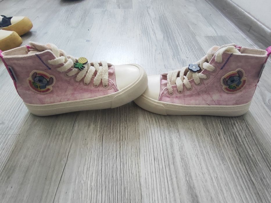 Adidasi si papauci Zara nr 32