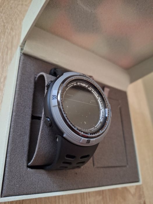 Ceas de mână, SYNOKE