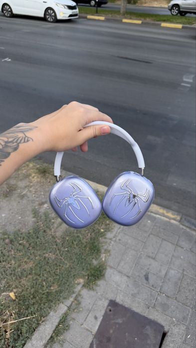 продам чехол для airpods maxс пауком