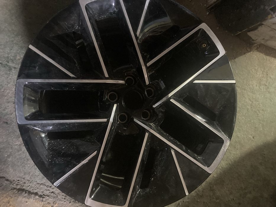 Диски R21 на Avatr 12