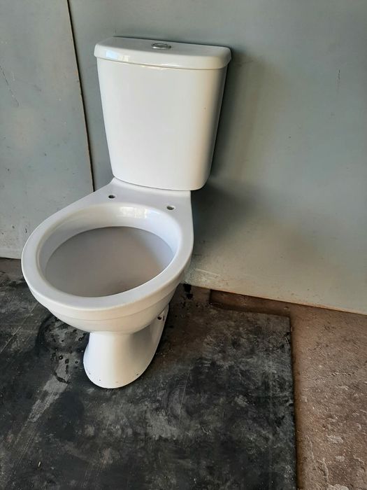 Продам  унитаз хорошим состояние