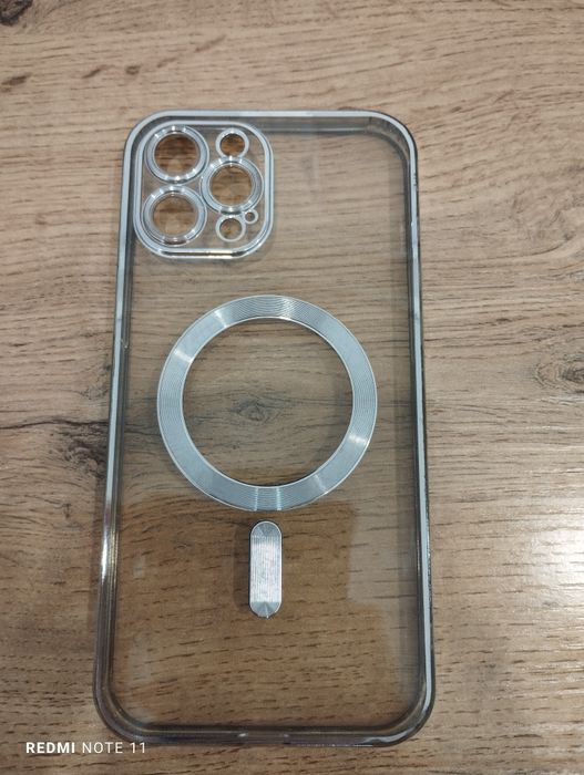 Продам чехлы на Айфон 12 про Макс