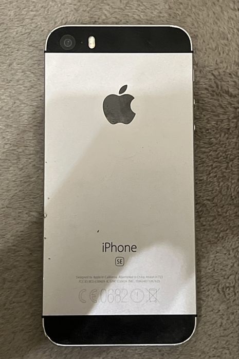 смартфон iPhone SE 32GB