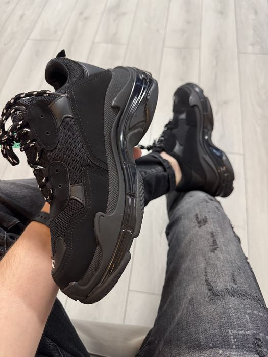 Adidasi Unisex Balenciaga Triple S Negru!