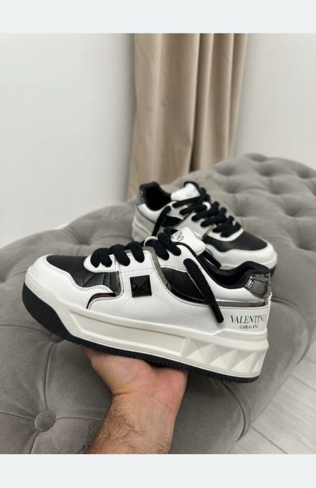 Adidasi Valentino garavani one stud