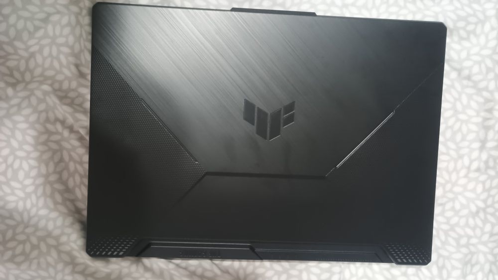 Laptop DEFECT cu placa video rtx 3050 , procesor i5 11400h