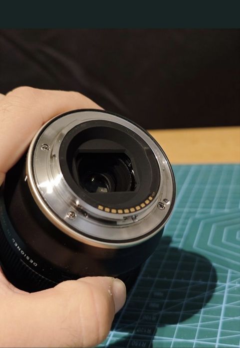 Vând obiectiv Tamron 24mm F2.8 Di III , montura Sony E-mount