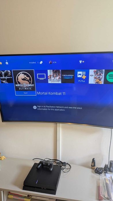 PS4 500 GB с 2 контролера