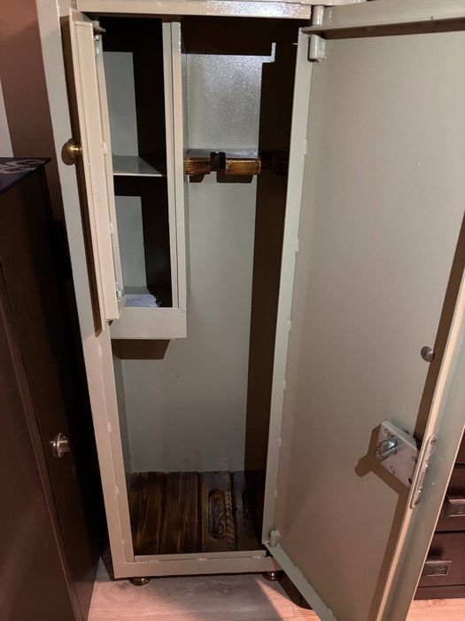 Сейф для хранения вещей и документов