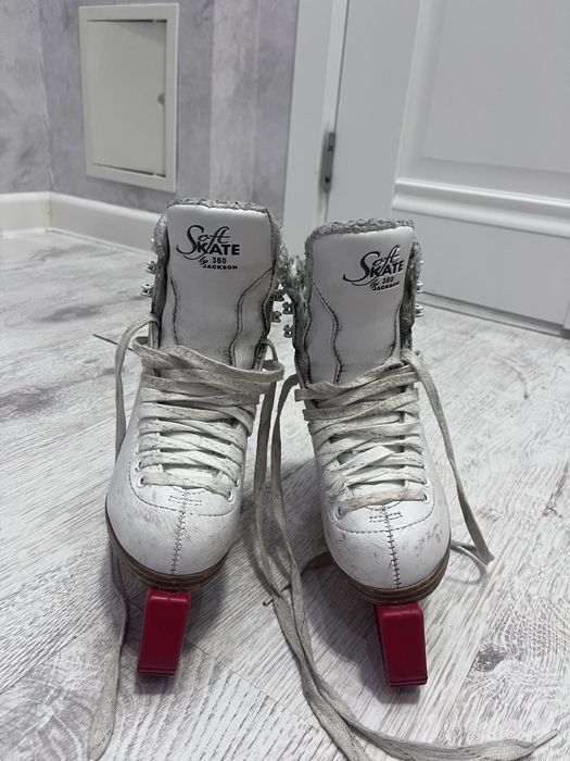 Профециональные коньки для фигурного катания