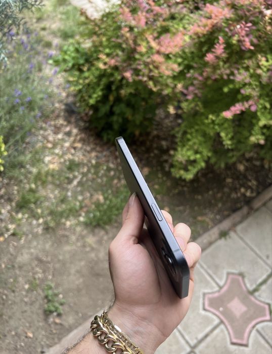 iPhone 15 plus.