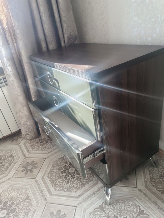 Продаю тумбочка в хорошем состояние