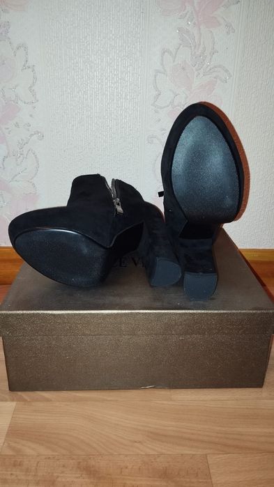 Женская обувь Dolce vita.