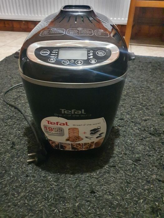 Vînd masina de pâine