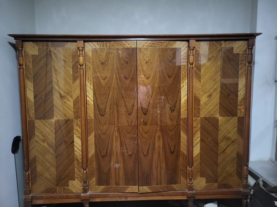 Продаётся шкаф все по 3000тысяча