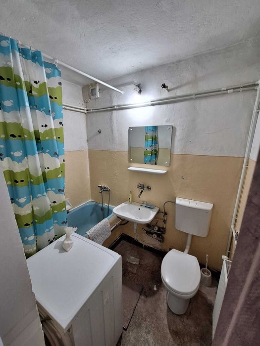 Vând garsoniera zona TRAIAN