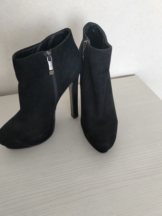 Продам ботинки .цены  15тыс-торг