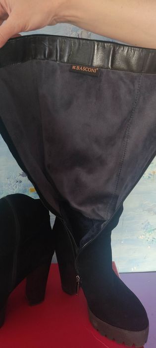 Продам женские сапоги.