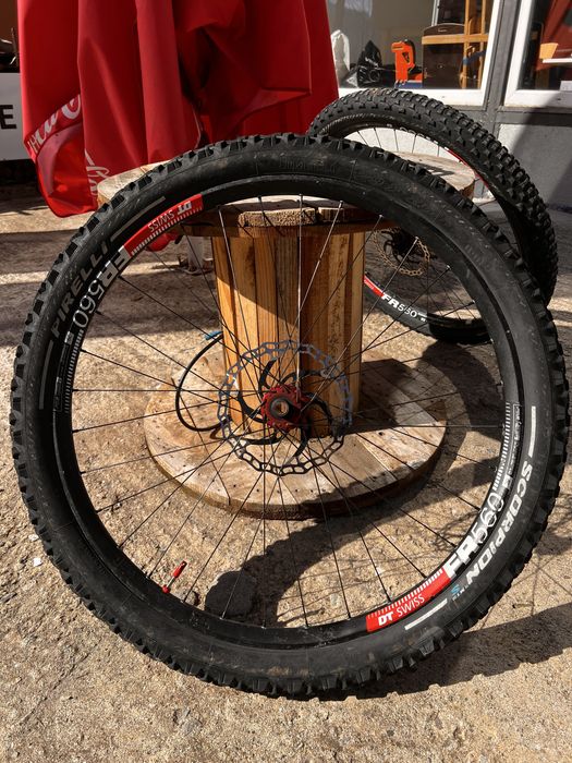 Капли Industry Nine, шини DT Swiss и HOPE