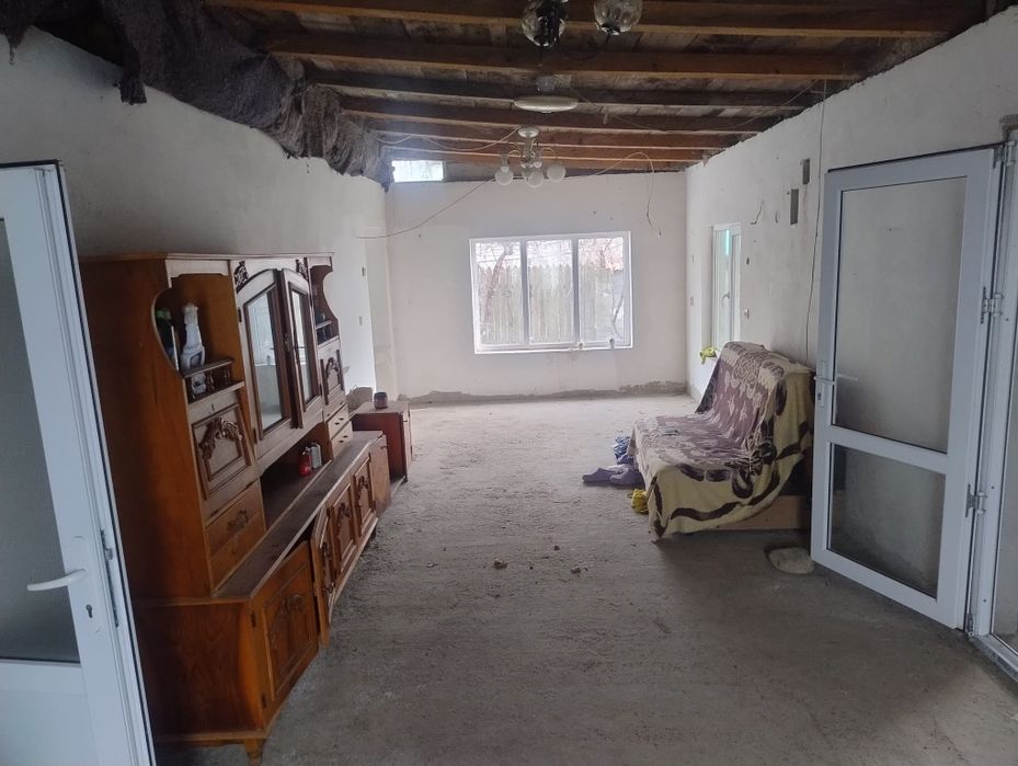 Vand casa plus teren 1000 mp