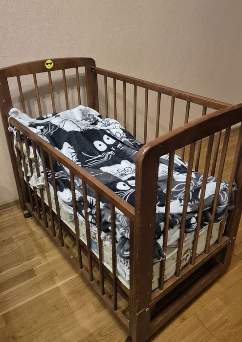 Манеж деревянный с матрасом