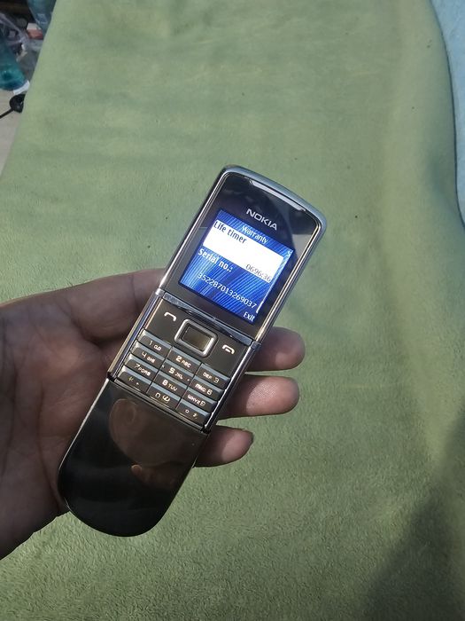 Vând Nokia 8800 Sirocco GOLD !