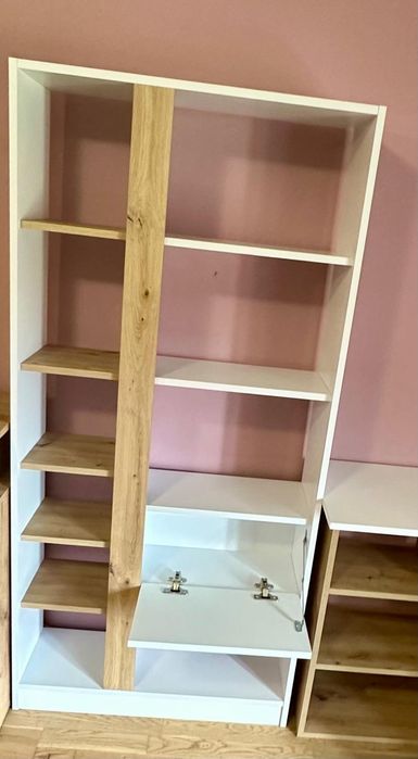 Birou cu biblioteca  in garantie