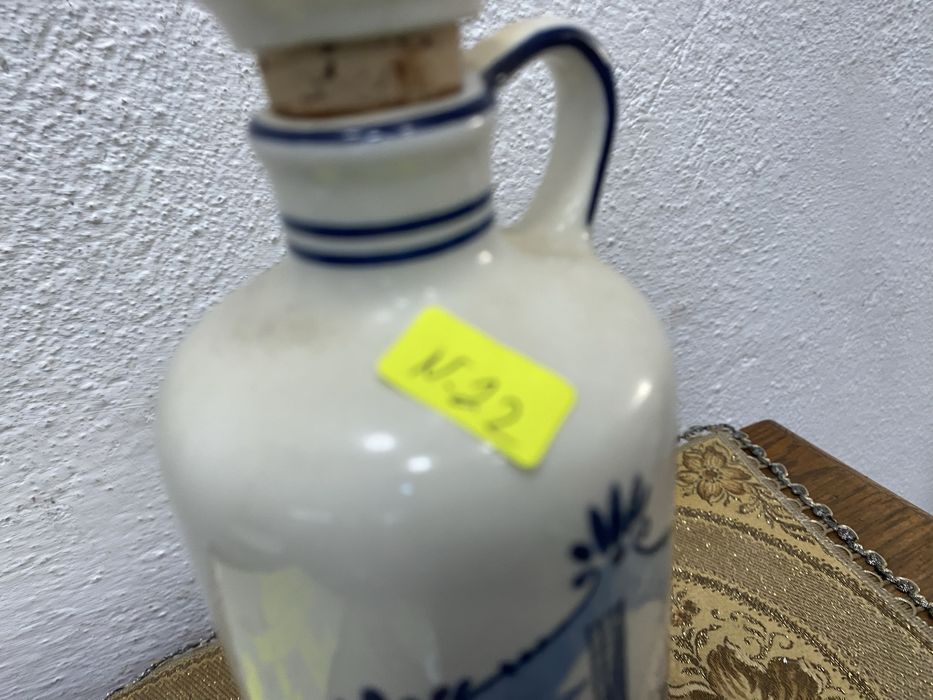 Холандска бутилка от порцелан на делфт