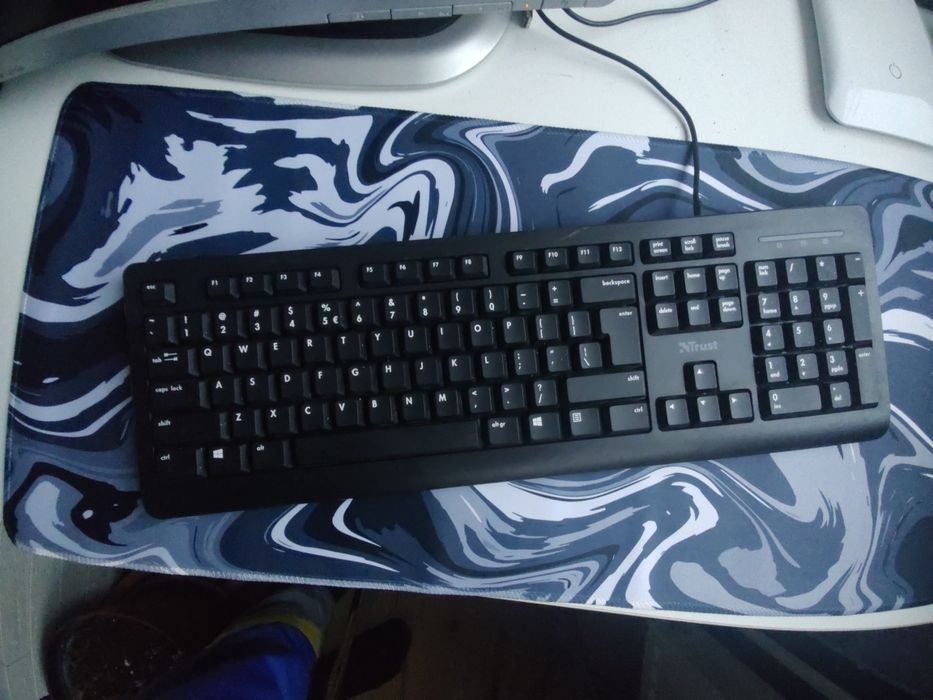 Vând  tastatura trust