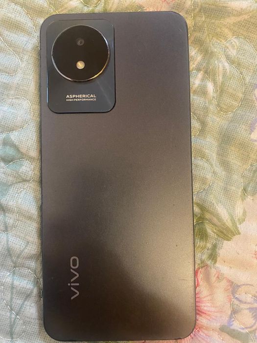 Продам телефон имеется коробка.И.Т.