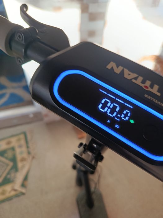 Vând trotineta titan