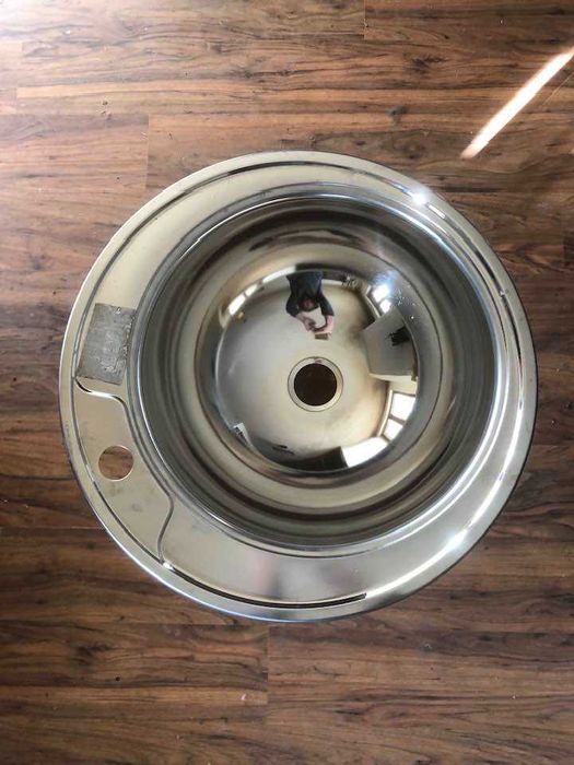 Две елегантни стоманени мивки за вграждане – ф 49 см и плот за едната