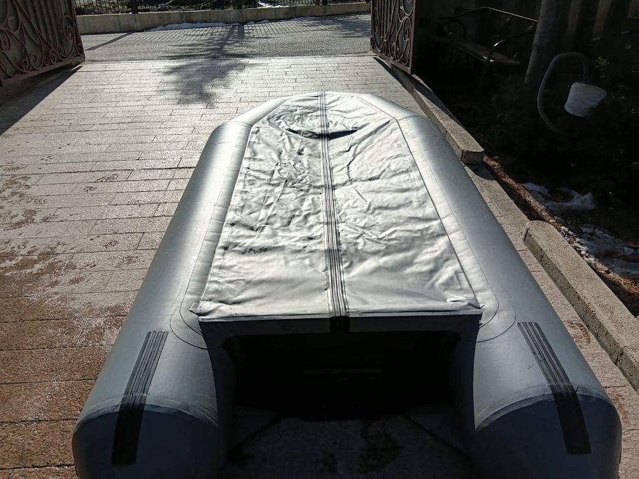 Продаётся лодка в  идеальном  состоянии,янии