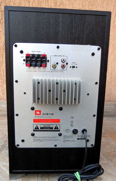 Subwoofer Active JBL SUB 138 , Integrated  amplifier: 100 Watt RMS,Low bass chassis: 200 mm ,Răspuns frecvență: 35 Hz–160 Hz ,Crossover: 40–160 Hz ,