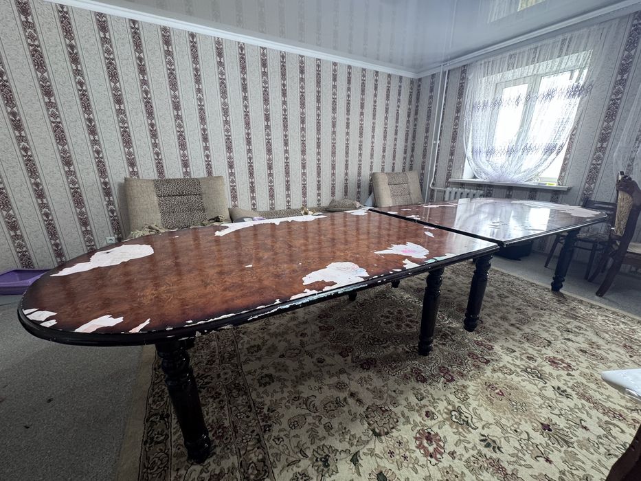 Продам стол 4 м из двух частей