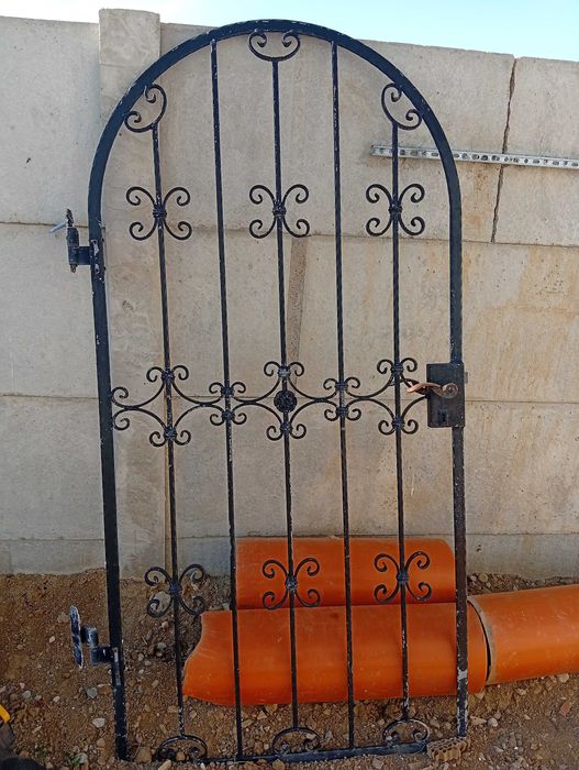 Vand poarta pietonala
