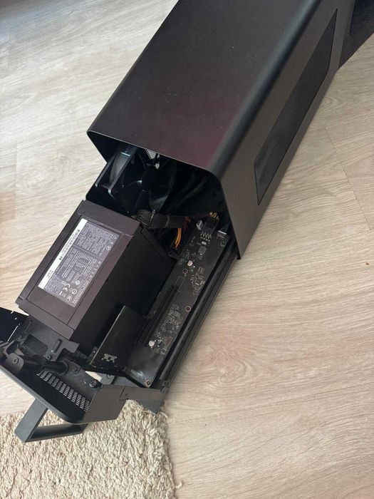 Razer Core X Chroma, enclosure / suport pentru placă video externă, Thunderbolt 3 USB-C.