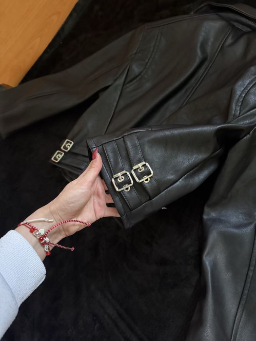 Черно кожено яке Bershka(ЧИСТО НОВО)