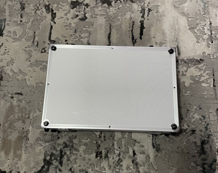Geanta/servieta/diplomat din aluminiu cu cheie argintie
