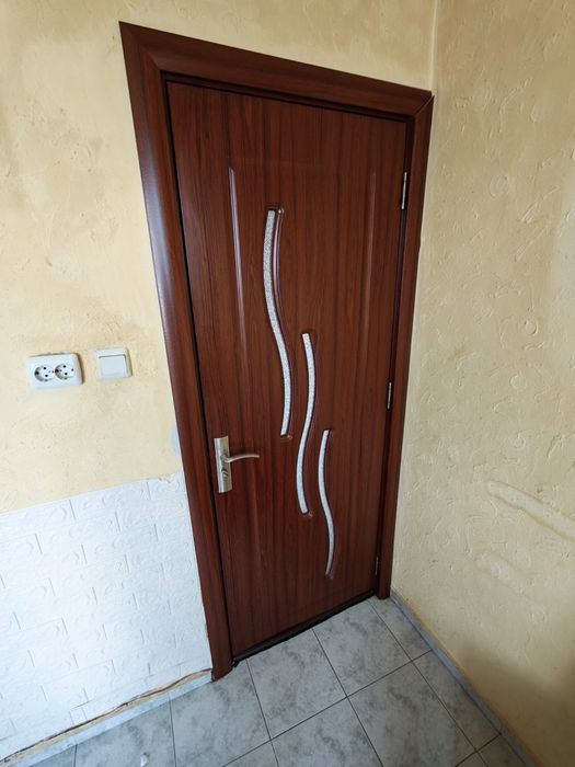Продавам интериора врата