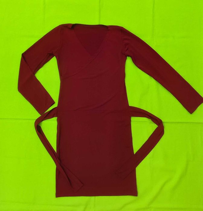 Елегантна черна рокля. Елегантна червена/винена рокля